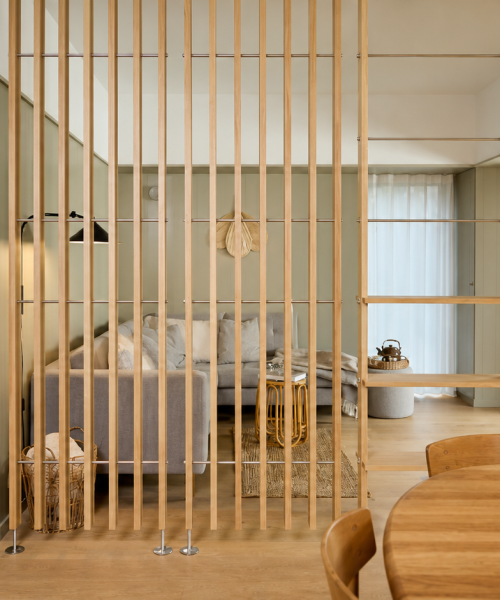 Divisorio in legno per open space e soggiorno moderno